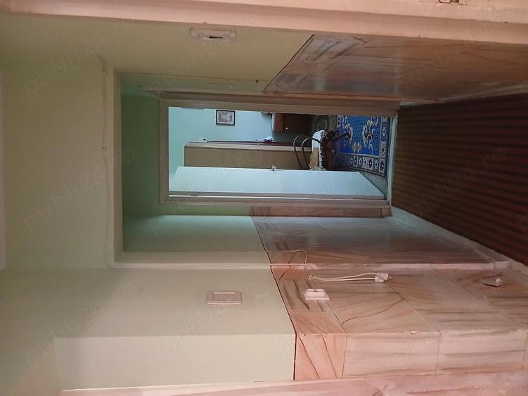 Apartament cu 4 camere semidecomandat în Micro 16