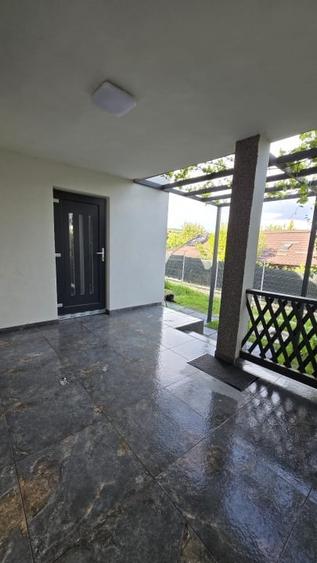 Casă individuală cu 7 camere cu Canalizare în Dâmbul Rotund