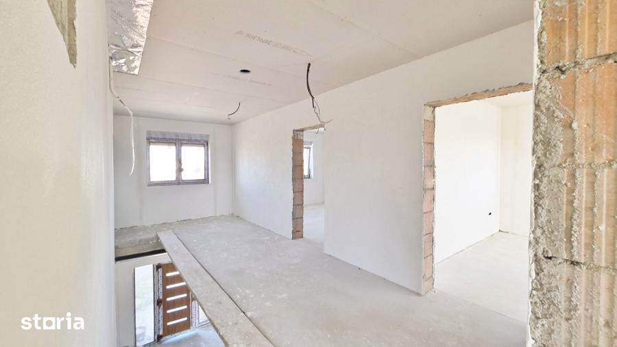 Casă cu 5 camere decomandat cu Teren 589 Mp în Zimandu Nou