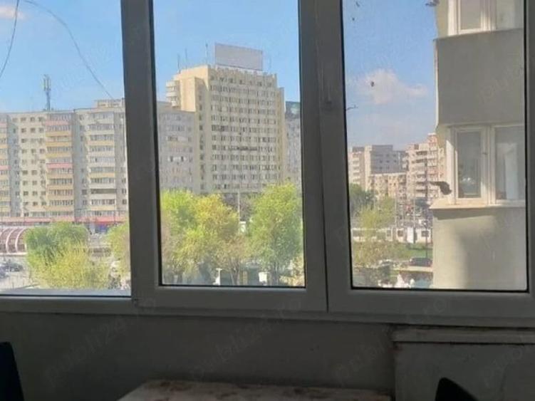 Apartament cu 3 camere decomandat în Obor
