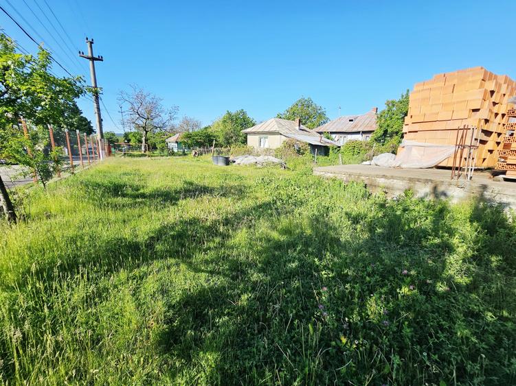 Teren Construcții intravilan de 1000 mp, în Lapoș