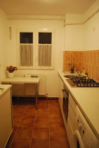 Apartament cu 3 camere semidecomandat în Circumvalațiunii