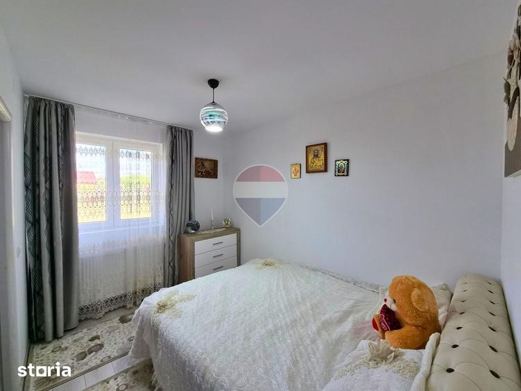 Casă cu 4 camere cu Teren 2575 Mp în Iordăcheanu