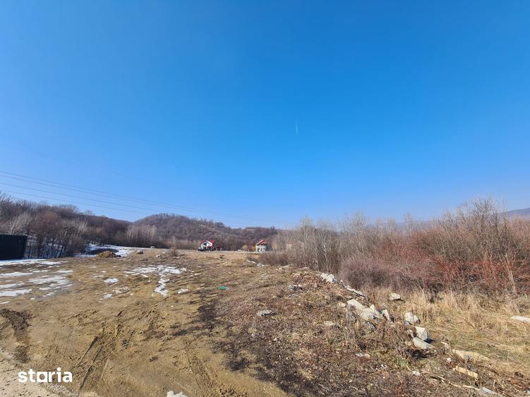 Teren de 9100 mp, în Central