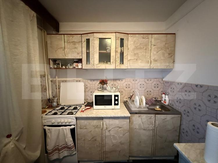 Apartament cu 3 camere decomandat, mobilat în Nicolina