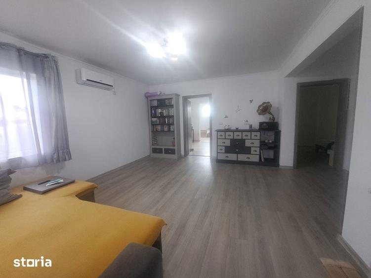 Casă cu 4 camere cu Teren 433 Mp în Sânmihaiu Român