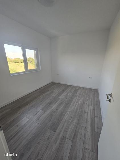Casă cu 4 camere cu Teren 250 Mp în Moșnița Nouă