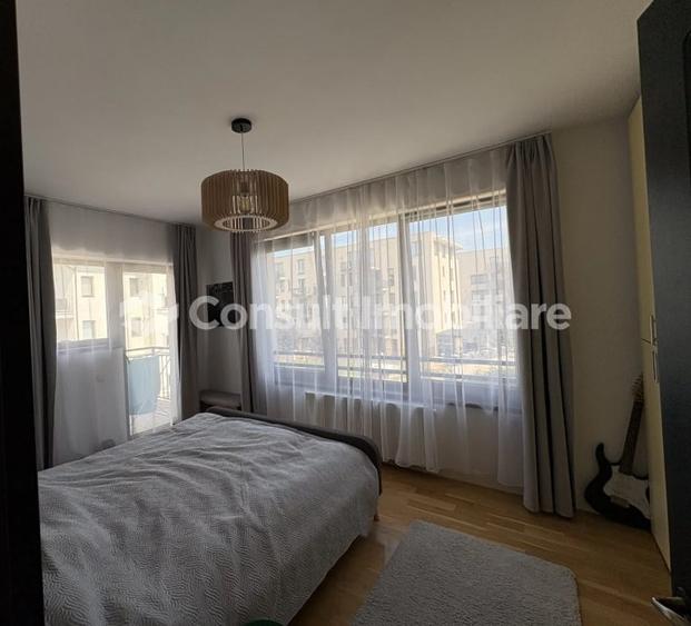 Apartament cu 3 camere semidecomandat, mobilat în Bună Ziua