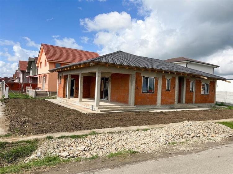 Casă cu 4 camere cu Teren 437 Mp în Sântandrei