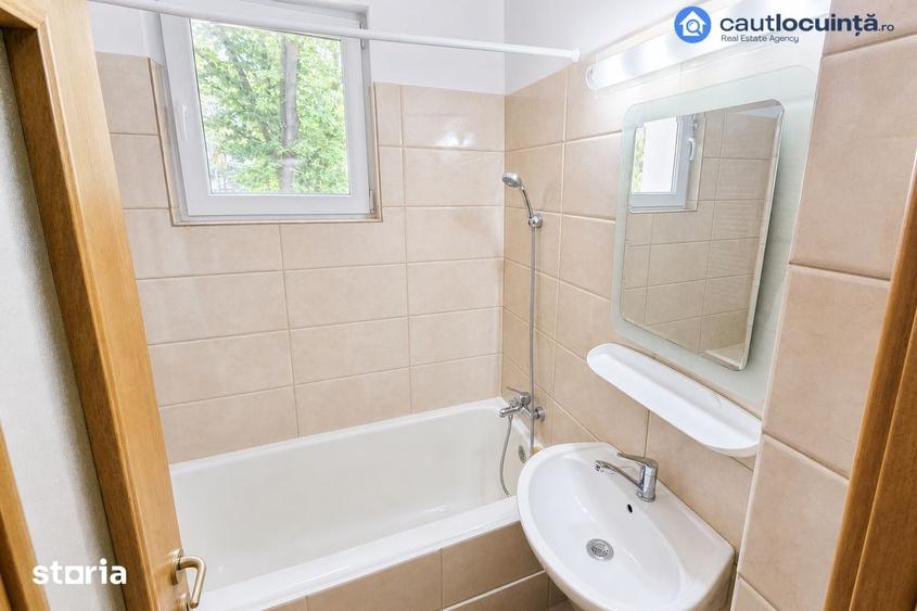 Apartament cu 3 camere semidecomandat în Titan