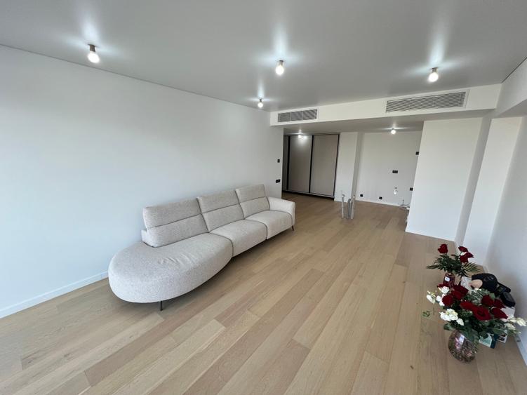Apartament cu 3 camere decomandat în Aviației
