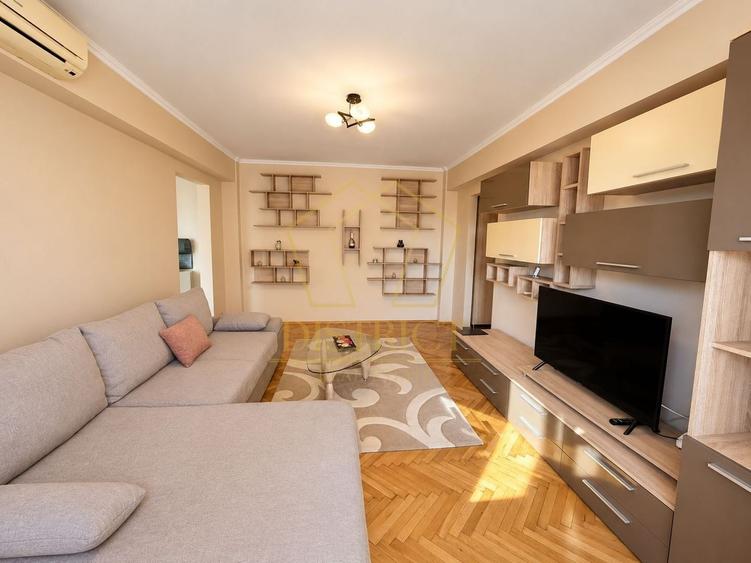 Apartament cu 2 camere semidecomandat, mobilat în Central