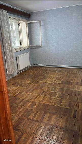 Apartament cu 3 camere decomandat în Faleză