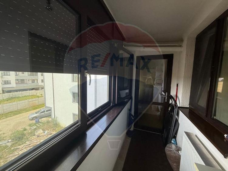 Apartament cu 3 camere semidecomandat în Pielești