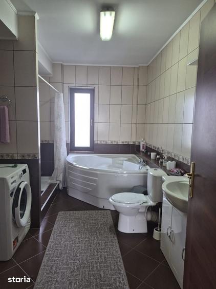 Casă cu 5 camere cu Teren 700 Mp în Malu Mare