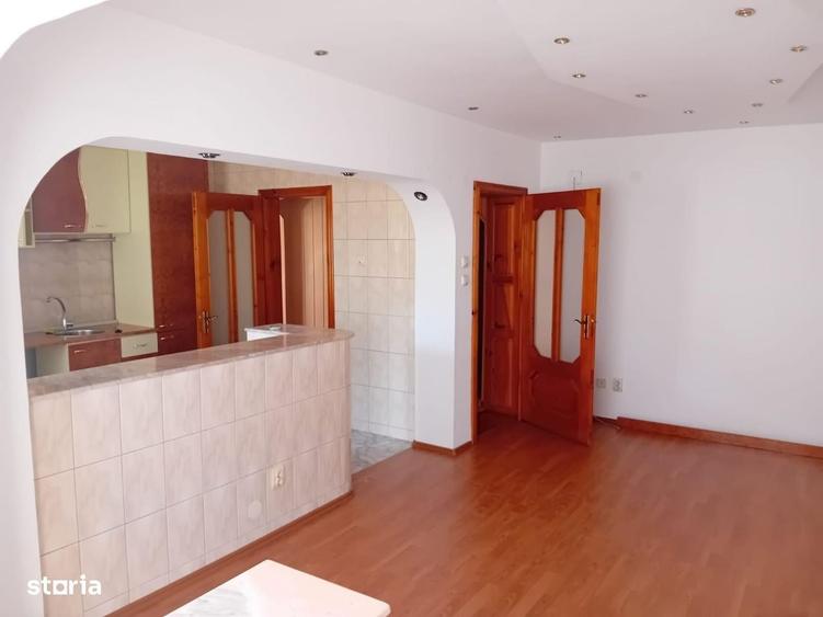 Apartament cu 4 camere decomandat în Central