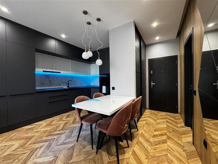 Apartament cu 2 camere semidecomandat, mobilat în Sopor