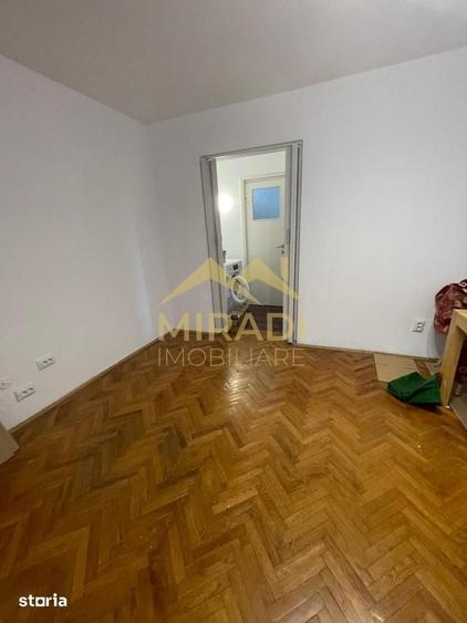 Apartament cu 2 camere semidecomandat în Decebal