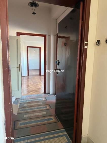 Apartament cu 3 camere în Calea Victoriei