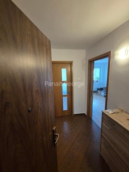 Apartament cu 3 camere decomandat, mobilat în Titan