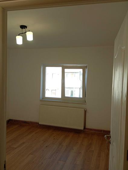 Apartament cu 2 camere decomandat în Craiovița Nouă
