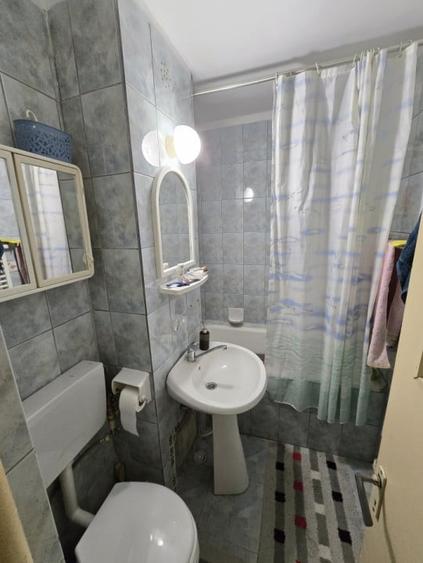 Apartament cu 2 camere semidecomandat, mobilat în Milcov
