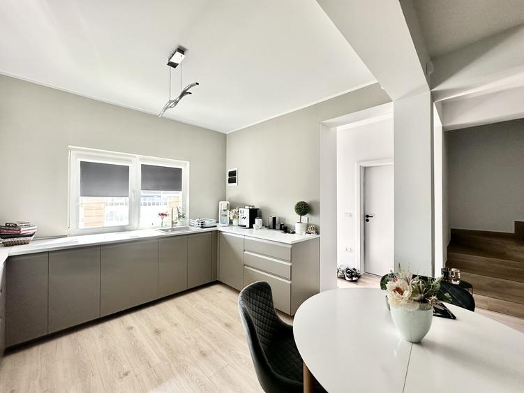 Duplex cu 4 camere cu Canalizare în Moșnița Veche