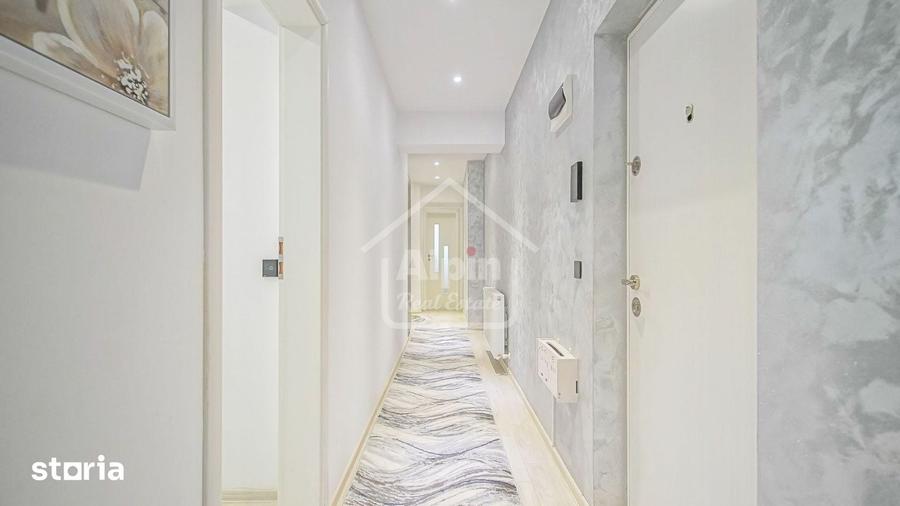 Apartament cu 4 camere decomandat în Tractorul