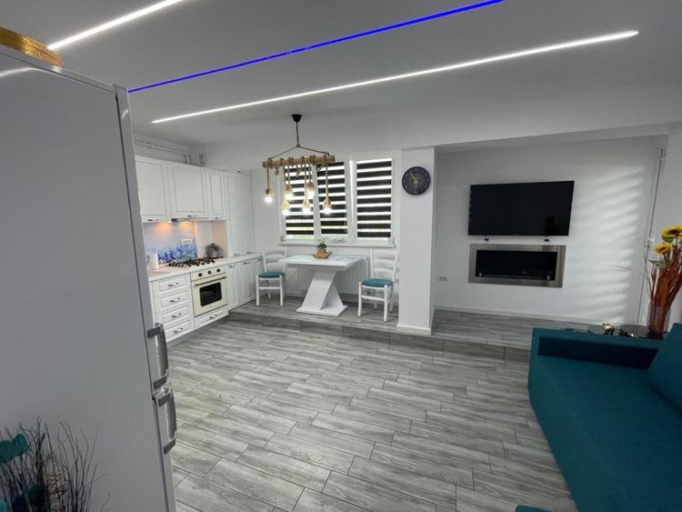 Apartament cu 3 camere semidecomandat în Nord