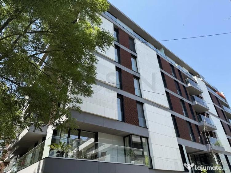 Apartament cu 3 camere semidecomandat în Floreasca
