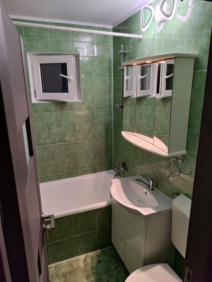 Proprietar inchiriez apartament 3 camere - 4