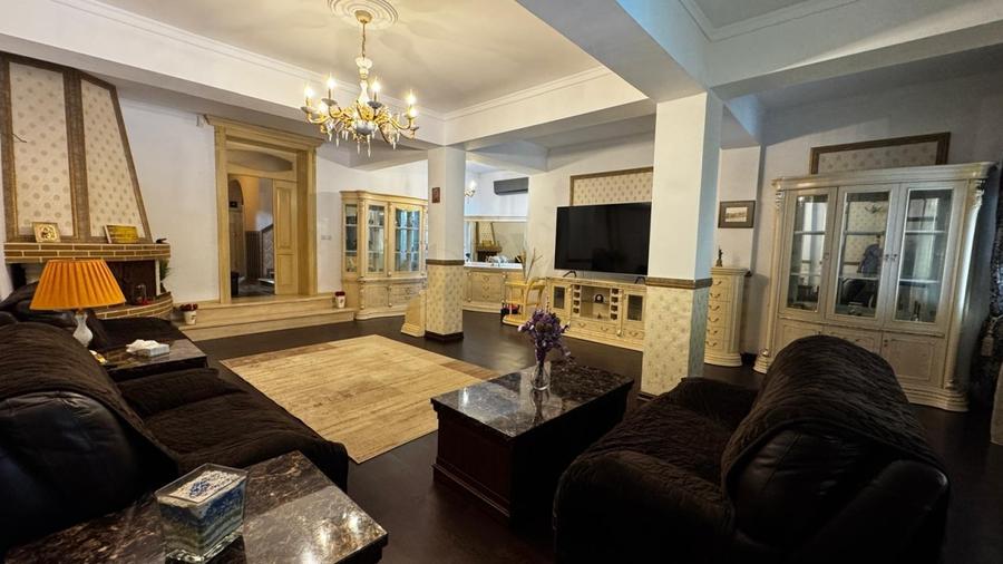 Casă individuală cu 7 camere cu Piscina în Balotești