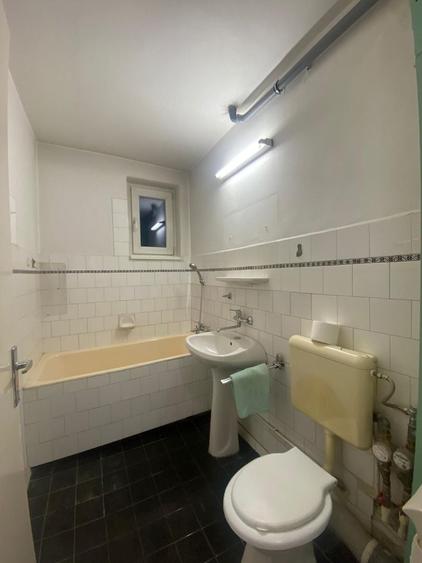 Apartament cu 3 camere semidecomandat în Grigorescu