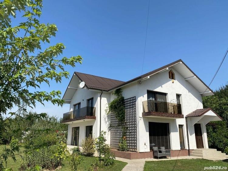 Casă cu 10 camere cu Teren 1140 Mp în Bascov