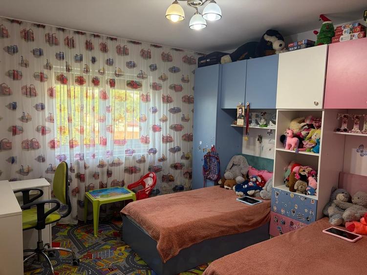 Apartament cu 3 camere decomandat în Împăratul Traian