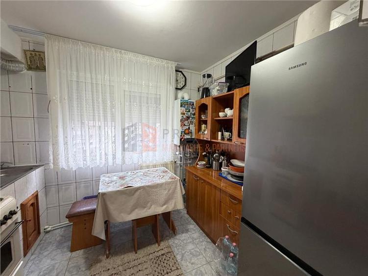 Apartament cu 2 camere semidecomandat, mobilat în Berca