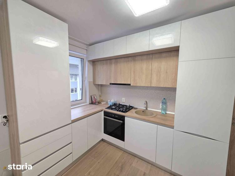 Apartament cu 3 camere decomandat în Central