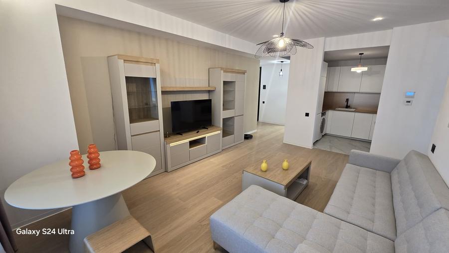 Apartament cu 3 camere decomandat în Floreasca