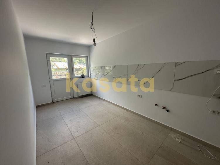 Casă individuală cu 4 camere cu Canalizare în Domnești