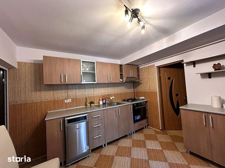 Casă cu 7 camere cu Teren 378 Mp în Vest
