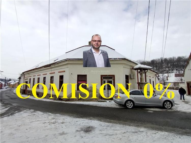Casă individuală cu 8 camere cu Teren 784 Mp în Vest