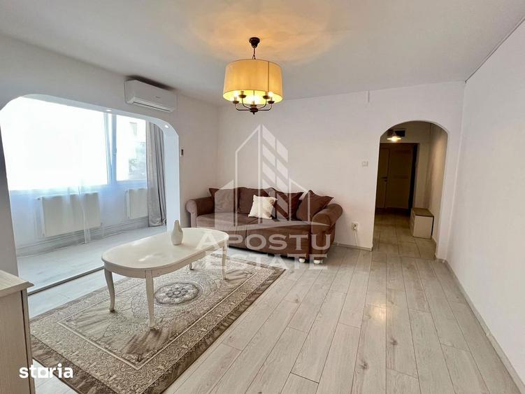 Apartament cu 3 camere, mobilat în Complex Studențesc