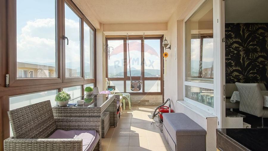 Penthouse cu 3 camere decomandat, mobilat în Sud
