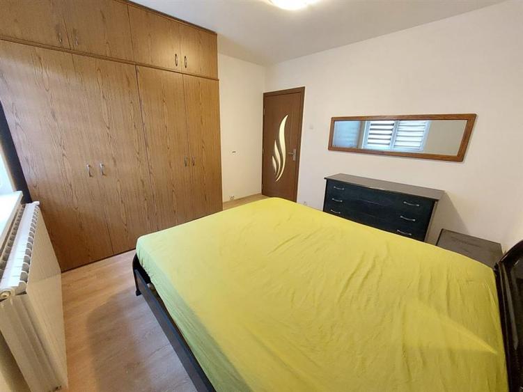 Apartament cu 3 camere decomandat în Astra