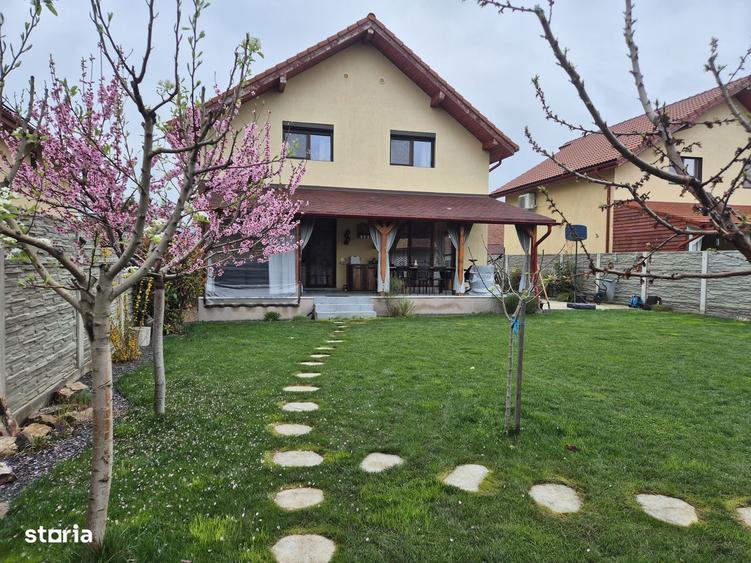 Casă cu 5 camere cu Teren 500 Mp în Sânandrei