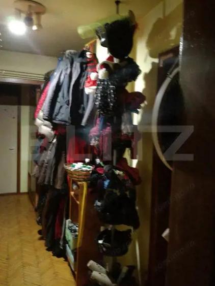 Apartament cu 4 camere decomandat în Dâmbovița