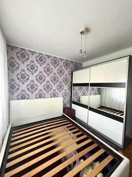 Apartament cu 3 camere decomandat în Nicolina