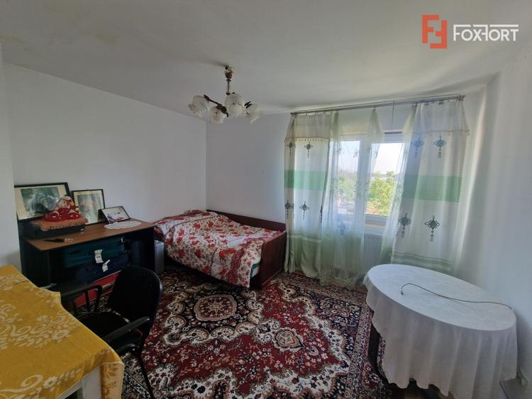 Casă individuală cu 7 camere cu Canalizare în Ultracentral