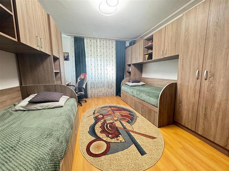Apartament cu 2 camere decomandat în Vasile Aaron