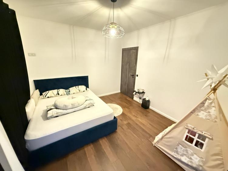 Apartament cu 3 camere semidecomandat, mobilat în Florești